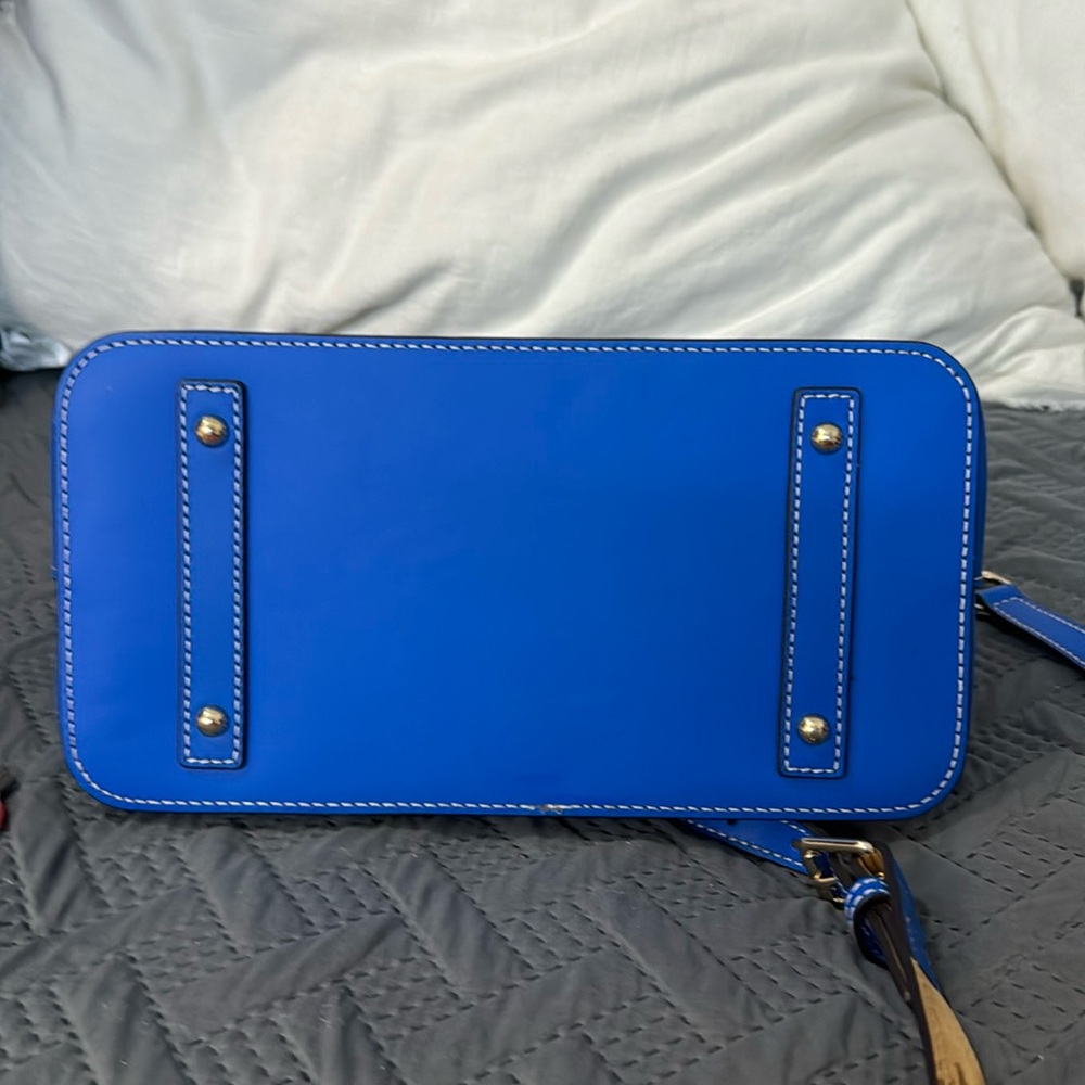 Large Dooney satchel in excellent conditions. No signs of wear no stains - Picture 2 of 6